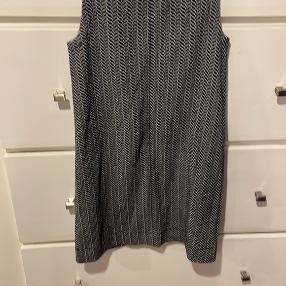 LOFT sleeveless dress with zip back closure. - Picture 6 of 7